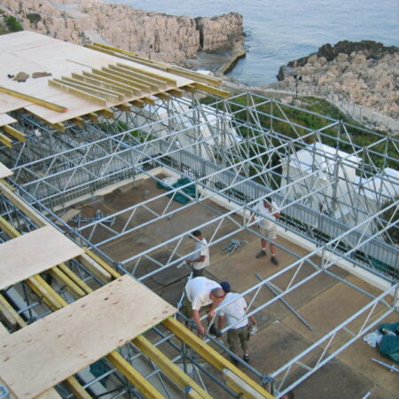 8-plateforme-technique-echafaudage-plancher-bois-bord-mer