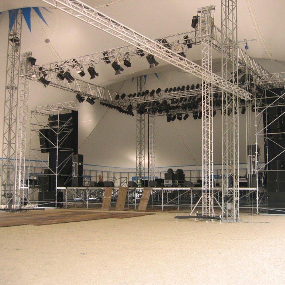 Structures techniques événementielles pour scènes, décors et installations temporaires